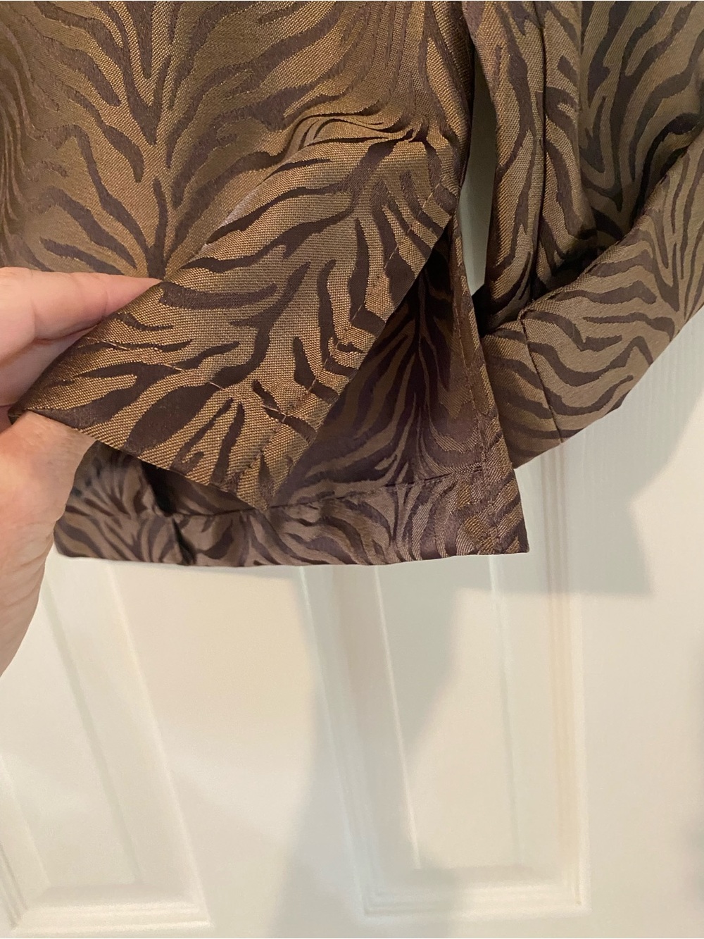 Connie Roberson Brown Black Tiger Stripe 100% Jacquard Silk Size S Pristine - Picture 5 of 8
